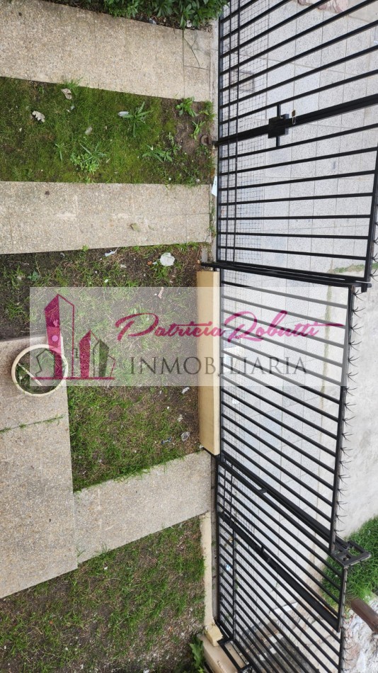 EN VENTA CASA 4 AMBIENTES EN VILLA CELINA POLO TEXTIL LOTE