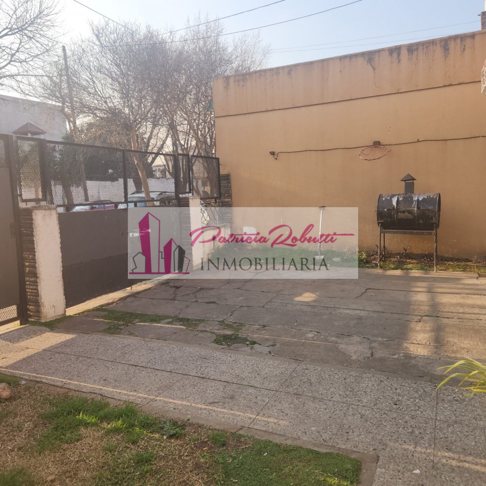 EN VENTA CASA 4 AMBIENTES EN VILLA LUGANO- LOTE 10 X 29.70- MULTIFAMILIAR