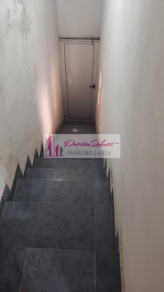 SE VENDE CASA 5 AMBIENTES CON PARQUE Y PISCINA VILLA CELINA