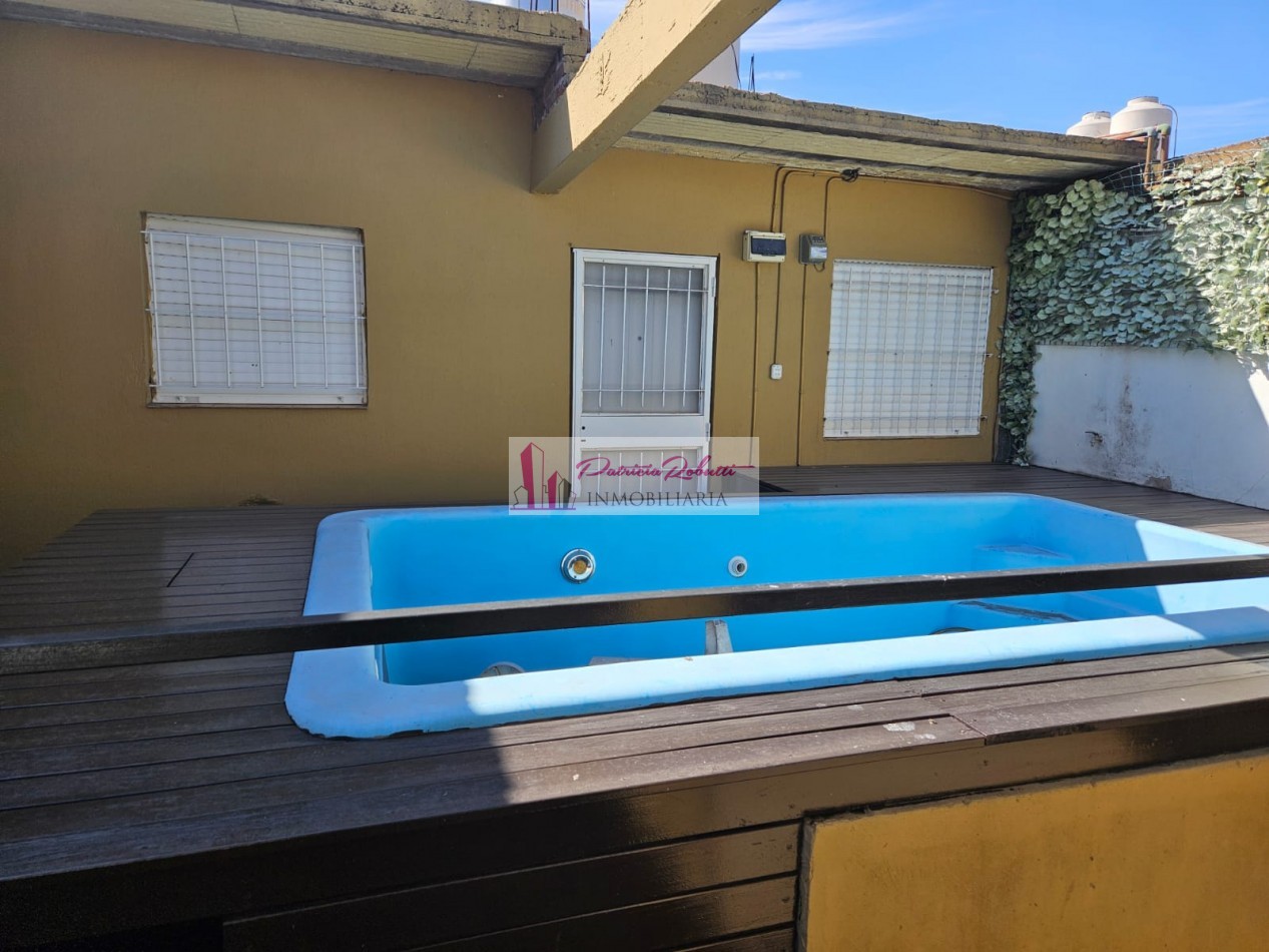 EN VENTA CASA 4 AMBIENTES CON PISCINA, PATIO, TERRAZA Y GARAGE VILLA MADERO