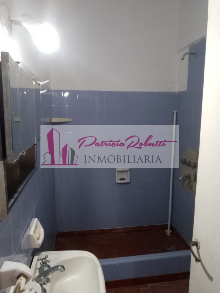 EN VENTA CASA 4 AMBIENTES EN VILLA LUGANO- LOTE 10 X 29.70- MULTIFAMILIAR