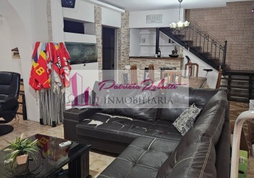 EN VENTA CASA 4 AMBIENTES CON PISCINA, PATIO, TERRAZA Y GARAGE VILLA MADERO