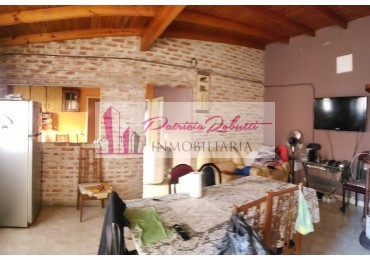 EN VENTA 2 LOCALES COMERCIALES MAS CASA 3 AMB EN ISIDRO CASANOVA
