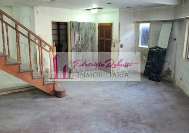 EN VENTA CASA 6 AMBIENTES A REFACCIONAR EN FLORES  