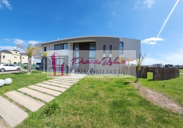 EN VENTA CASA 6 AMBIENTES CON PISCINA Y 2 COCHERAS EN BARRIO PRIVADO LAGOS DE CANNING