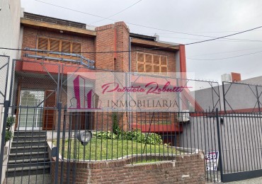 EN VENTA HERMOSA CASA 4 AMBIENTES CON GARAGE, JARDIN, QUINCHO Y PATIO SAN JUSTO