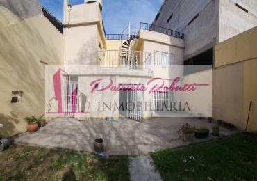 EN VENTA CASA 4 AMBIENTES EN VILLA CELINA POLO TEXTIL LOTE