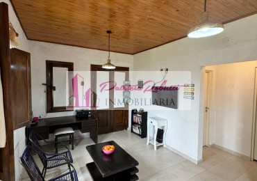 EN VENTA CASA 3 AMBIENTES CON LOTE ESTILO COLONIAL EN CAÑUELAS.
