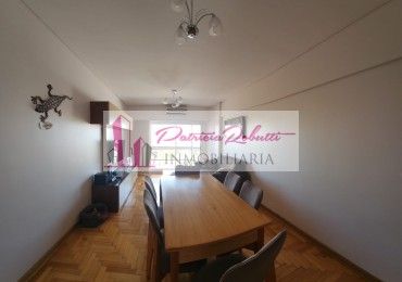 EN VENTA DEPARTAMENTO 4 AMBIENTES CON DEPENDENCIA Y COCHERA