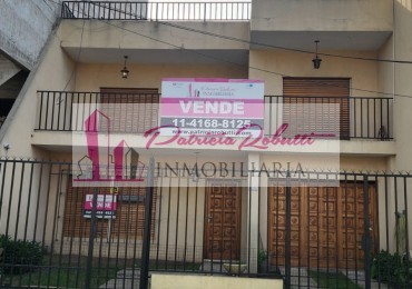 EN VENTA CASA 4 AMBIENTES EN VILLA CELINA POLO TEXTIL LOTE